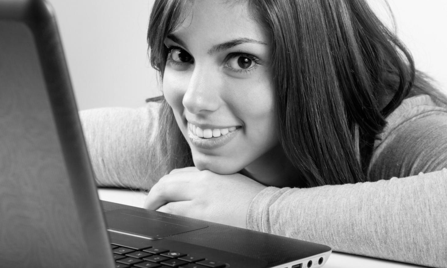 Interface de software de análisis financiero con dashboard interactivo