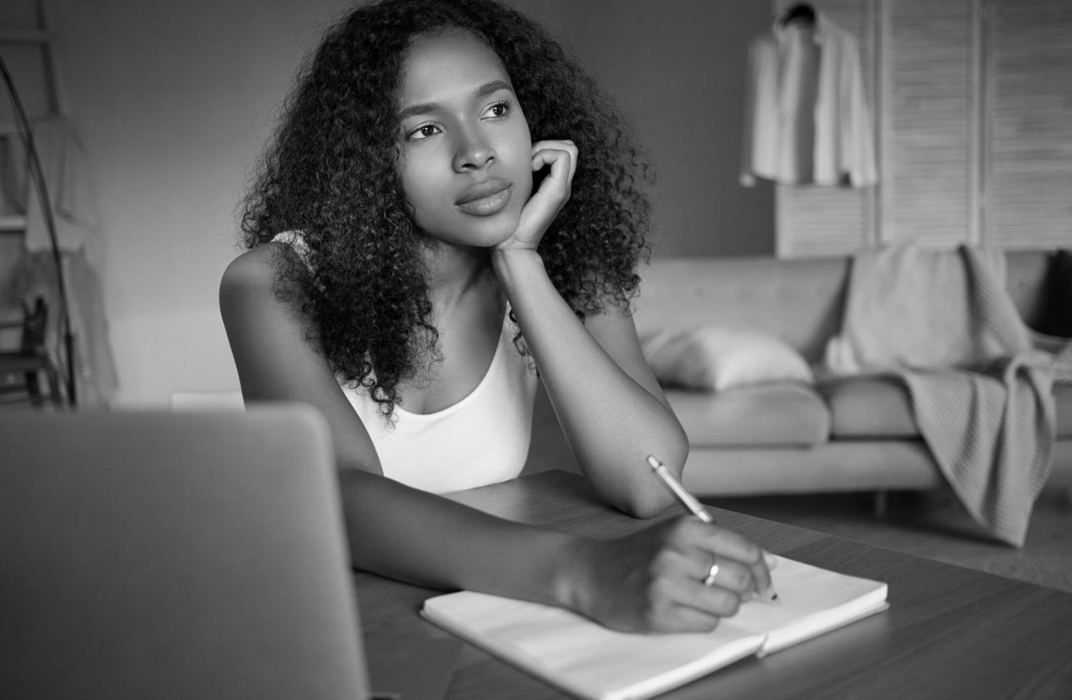 Análisis financiero profesional con gráficos y datos