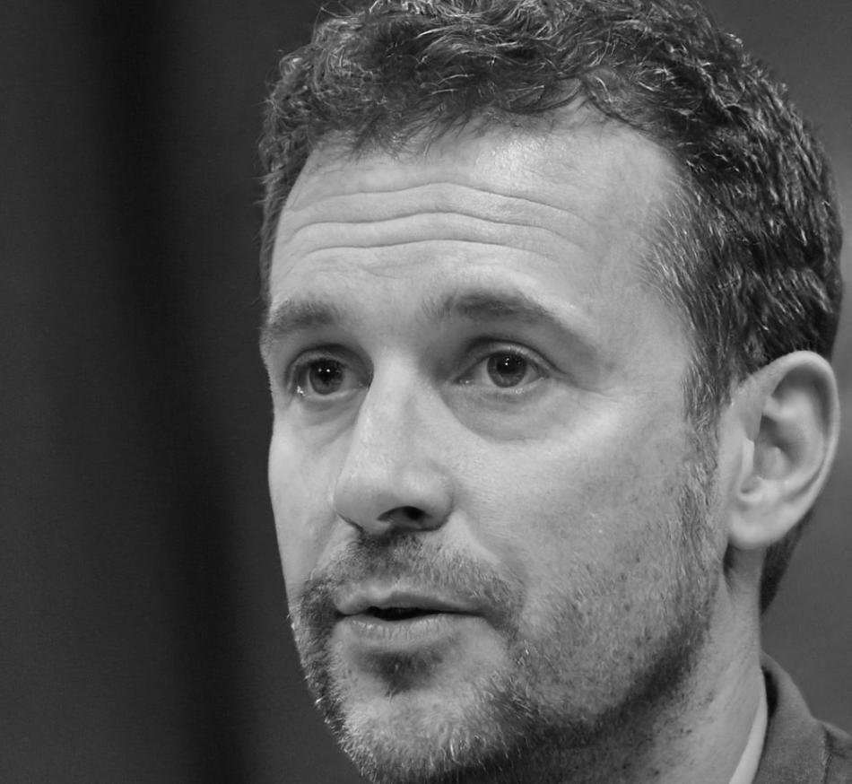 Retrato profesional de Eder Larrañaga